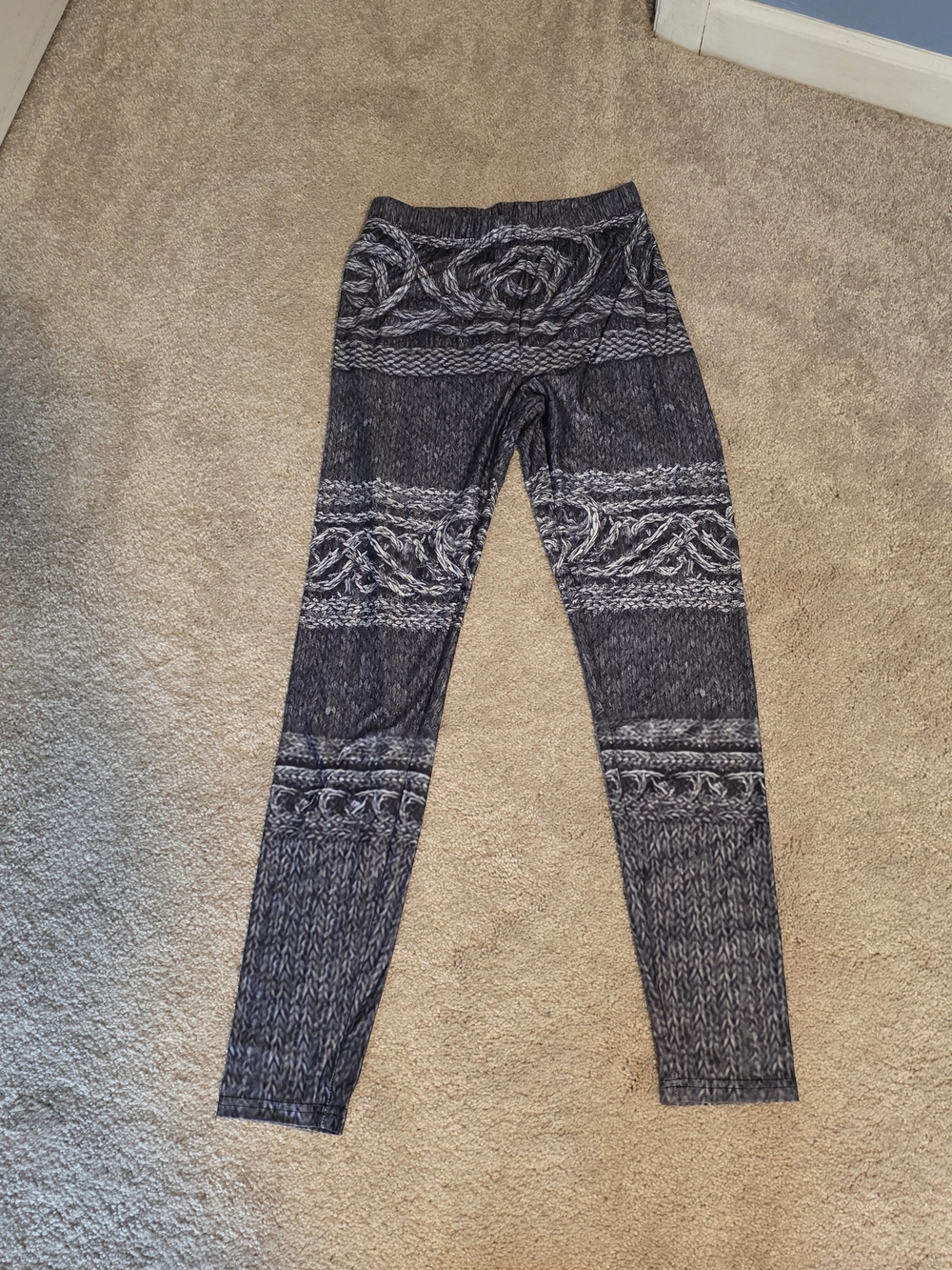 Gray Knit-Pattern Leggings